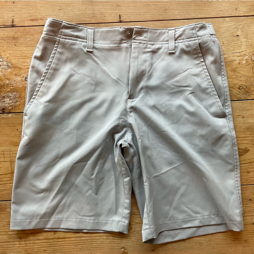 Under Armor Boys Dress / Golf Shorts Size Large (L)